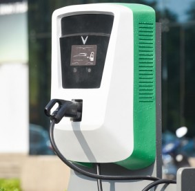 Kỹ năng lái xe ô tô điện đúng cách và an toàn